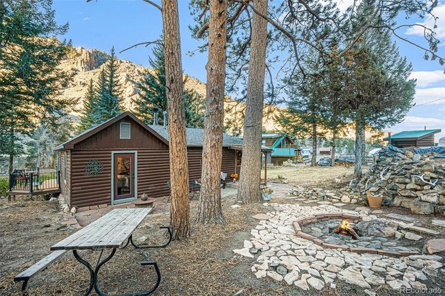 Large fire pit perfect for making s'mores! | Image 15