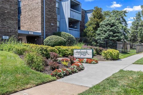 3-4056 Warwick Blvd, Kansas City, MO, 64111-1646 | Card Image