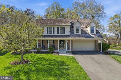 8006 Oak Hollow Ln, FAIRFAX STATION, VA, 22039-2627 | Card Image