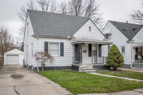 20220 Kenosha St, Harper Woods, MI, 48225-2246 | Card Image