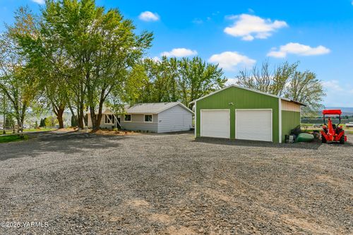 930 Cabin Ln, Selah, WA, 98942-9115 | Card Image