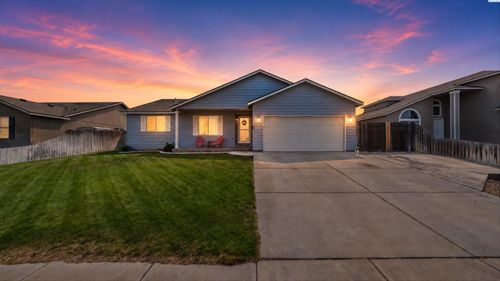 5614 Wrigley Dr, Pasco, WA, 99301-8466 | Card Image