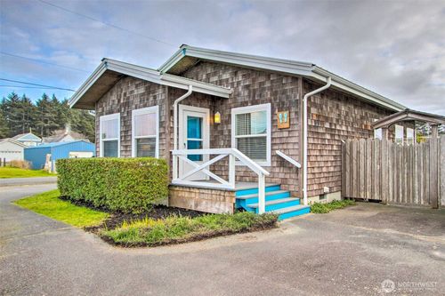 41 Central Ave, Pacific Beach, WA, 98571 | Card Image