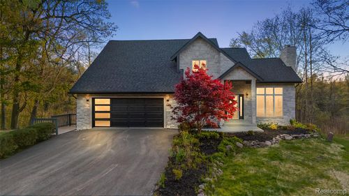 1585 Houghton Trl, Ortonville, MI, 48462-8611 | Card Image