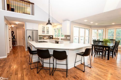 2794 Tower Site Dr Ne, Solon, IA, 52333-9567 | Card Image