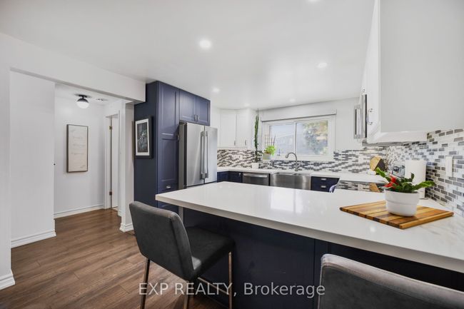 136 Darras Crt, Condo with 5 bedrooms, 2 bathrooms and 1 parking in Brampton ON | Image 17