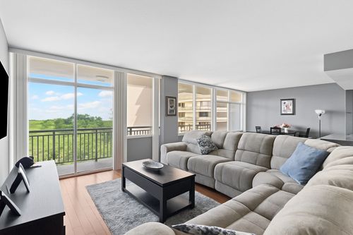 apt-500-6211 W Northwest Hwy, Dallas, TX, 75225-3422 | Card Image