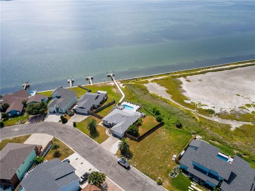 213 Bayview Dr, Aransas Pass, TX, 78336-6714 | Card Image