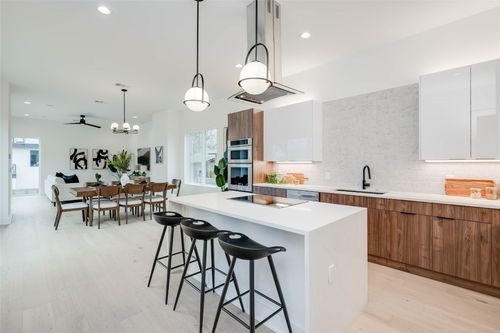 2511 E 5th St, Austin, TX, 78702-4725 | Card Image