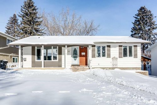 1012 Hunterston Hill Nw, Calgary, AB, T2K4N8 | Card Image