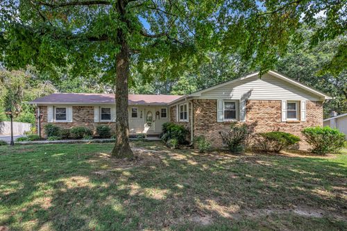 126 Robin Hood Rd, Dickson, TN, 37055-2727 | Card Image