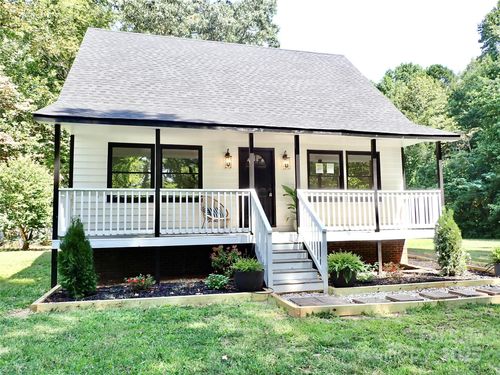 3921 Lake Rd, Charlotte, NC, 28269-4142 | Card Image