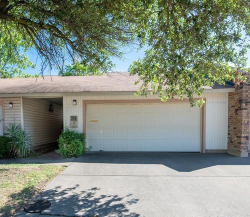 31 Hampshire Cir, Little Rock, AR, 72212-4007 | Card Image