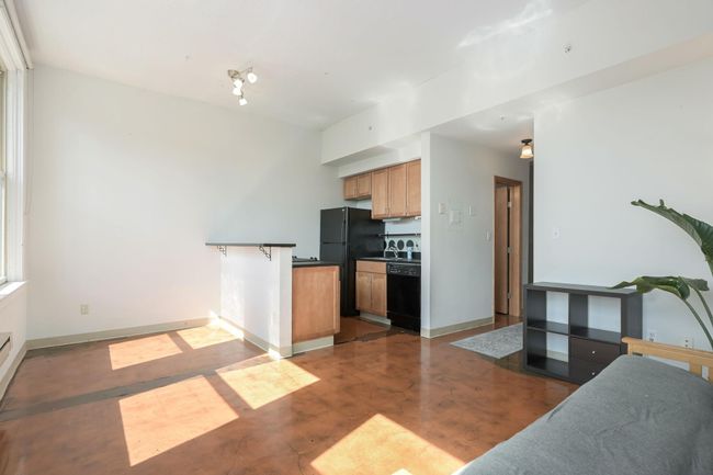 Use the breakfast bar or add a dining table | Image 8