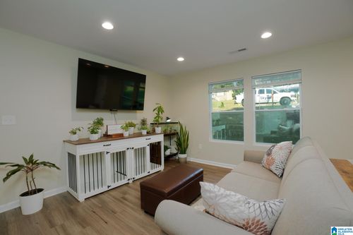 2724 7th Pl Ne, CENTER POINT, AL, 35215-2716 | Card Image