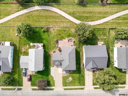 2010 Ridgeview Dr, Papillion, NE, 68046-8032 | Card Image