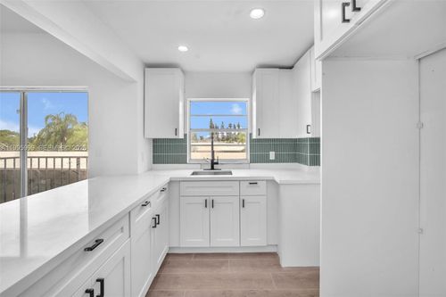 apt-304-1960 Marseille Dr, Miami Beach, FL, 33141-3454 | Card Image