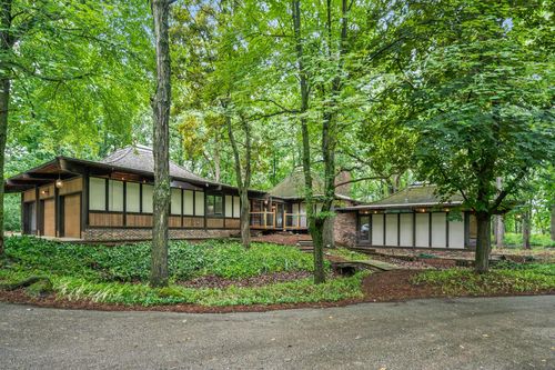 8500 N River Road, River Hills, WI, 53217 | Card Image