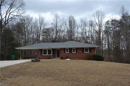 325 Bryan St, Stoneville, NC, 27048-7889 | Card Image