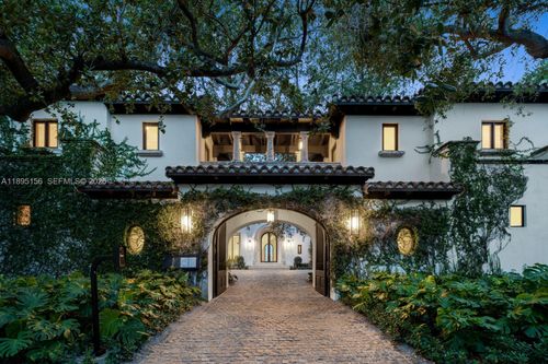 5300 N Bay Rd, Miami Beach, FL, 33140-2041 | Card Image