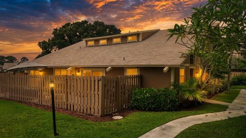 111 Maplecrest Cir, Jupiter, FL, 33458-7806 | Card Image