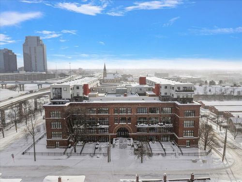 1-600 Broadway Ave, Grand Rapids, MI, 49504-7305 | Card Image