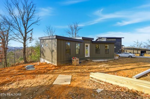 2305 Village Cir, Sevierville, TN, 37862-8671 | Card Image