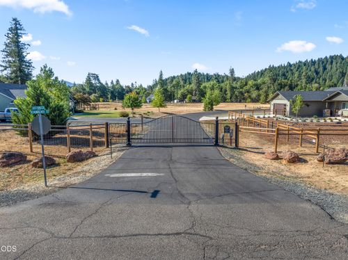 21-597 E Forks Cir, Cave Junction, OR, 97523-8506 | Card Image