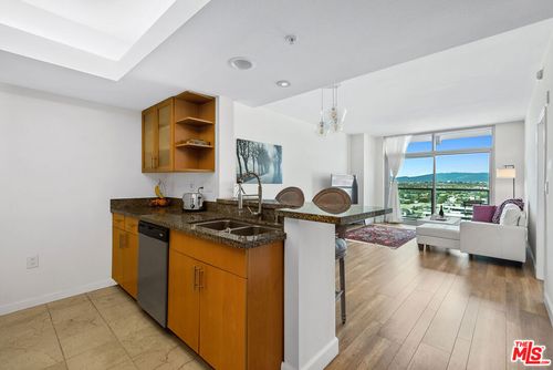 unit-1022-13700 Marina Pointe Dr, Marina del Rey, CA, 90292-9265 | Card Image