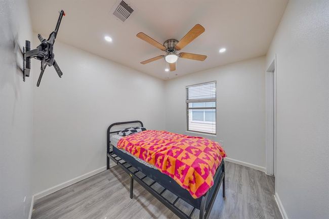 Warm light fills bedroom #3, creating a bright and inviting atmosphere. | Image 29