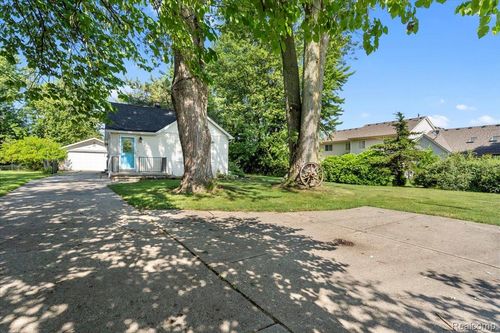 13440 Pardee Rd, Taylor, MI, 48180-4741 | Card Image