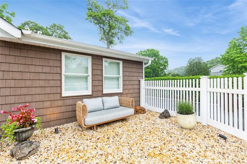 3 Dock Rd, Remsenburg, NY, 11960-2041 | Card Image