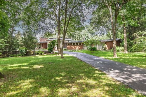 24 Twin Springs Lane, Ladue, MO, 63124 | Card Image