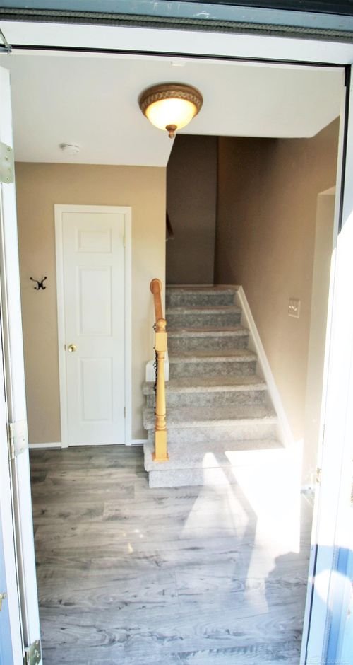 618 N Rosedale Ct, Grosse Pointe Woods, MI, 48236-1141 | Card Image