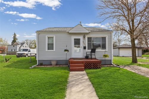 8436 Prospect Ave, Warren, MI, 48089-3045 | Card Image