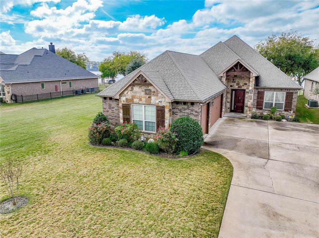 Abes Landing Dr, Granbury, TX 76049