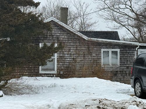 11 Tenth, Wareham, MA, 02558 | Card Image