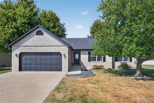 85 Whistling Straits Dr, Highland, IL, 62249-2877 | Card Image