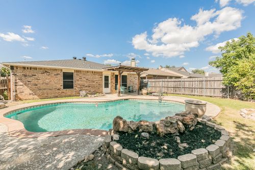 8736 Trinity Vista Trl, Hurst, TX, 76053-7520 | Card Image