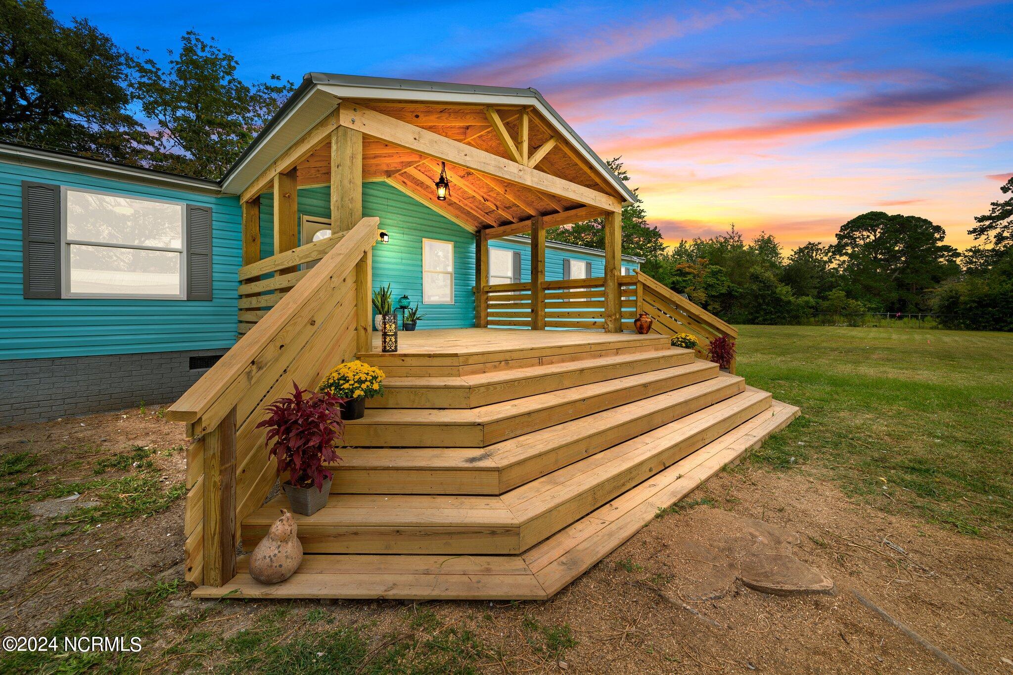 Floyd Pond Ln, Richlands, NC 28574