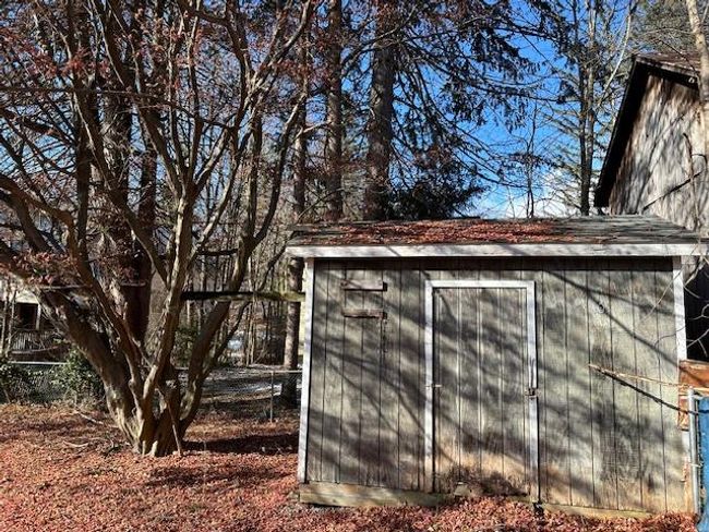 View of outdoor structure | Image 24