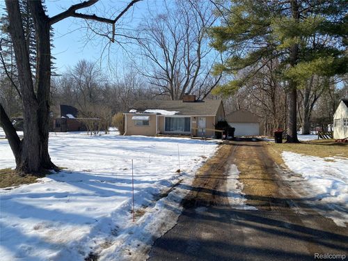 22183 Berg Road, Southfield, MI, 48033 | Card Image