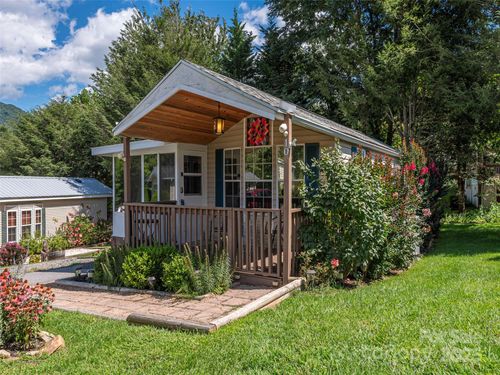 10 Valentine Dr, Maggie Valley, NC, 28751-5900 | Card Image