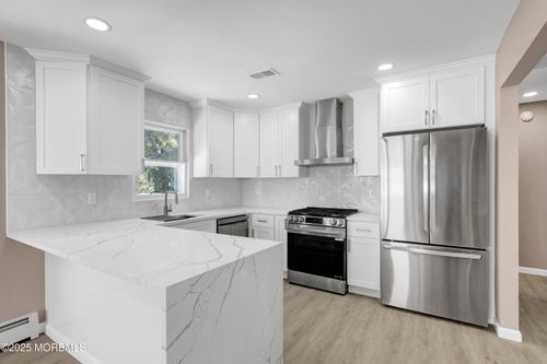 30 Zeeland Dr, Toms River, NJ, 08757-5829 | Card Image