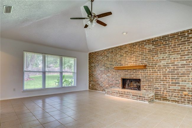 1702 Elizabeth Dr, House other with 3 bedrooms, 2 bathrooms and null parking in Carrollton TX | Image 9