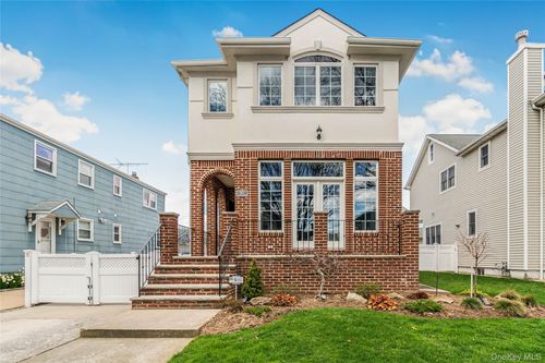 813 5th Avenue, North Hempstead, NY, 11040 | Card Image