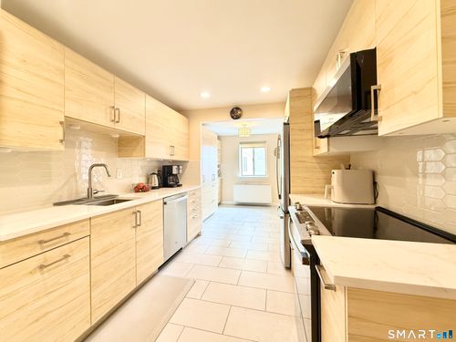 1n-143 Hoyt St, Stamford, CT, 06905-5752 | Card Image