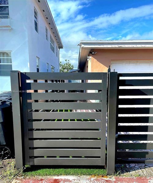 0-657 82nd St, Miami Beach, FL, 33141-1306 | Card Image
