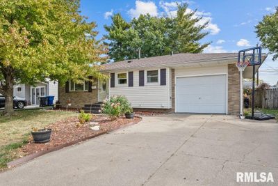 4520 49 Th Street Court, House other with 3 bedrooms, 2 bathrooms and null parking in Moline IL | Image 2