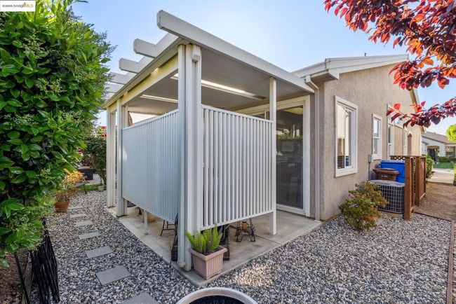 664 Prince Albert Way, Home with 2 bedrooms, 2 bathrooms and 1 parking in Brentwood CA | Image 43